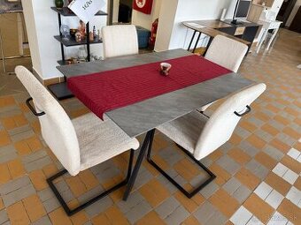 Stôl + 4 plyšové stoličky