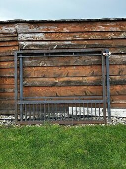 Dvojkrídlová brána