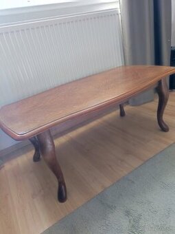 Rustikálny konferenčný stolík