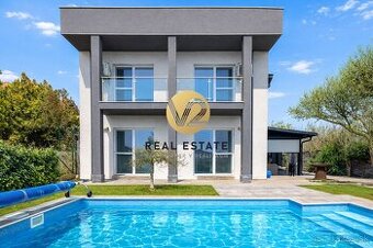 Na PREDAJ veľkorysý 6i rodinný dom 194m2 s bazénom Nitra -Šú