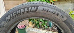 Pradám skoro nové pneu MICHELIN 235/55 R 19
