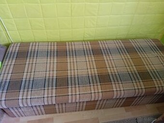 Posteľ s úložným priestorom