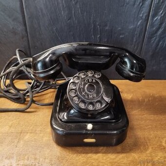 Retro telefón