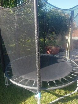 Trampolína