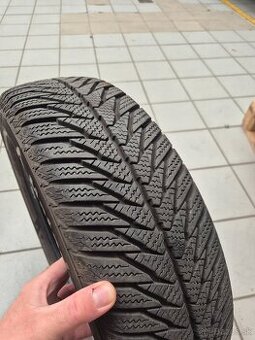 Predam zimne pneu 175/65 R15