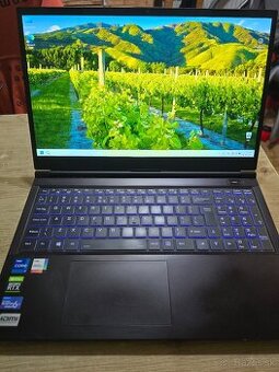 Herny notebook Clevo s RTX 3060 i7 procesorom 12 generacie 1