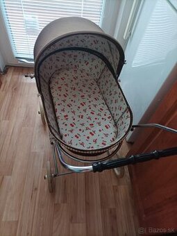 Retro kočík pre bábiky