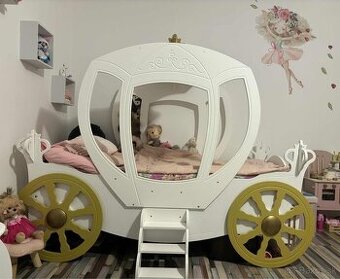 Detská posteľ koč pre princeznú