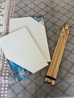 Maliarsky stojan a dve plátna