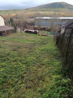 Stavebný pozemok v obci Modrová 445m2