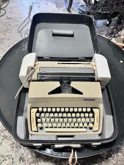 Pisaci stroj consul
