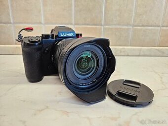 PANASONIC LUMIX S5 + obj.LUMIX 20-60