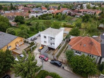 Na predaj dvojpodlažný rodinný dom - LEOPOLDOV, 710 m2