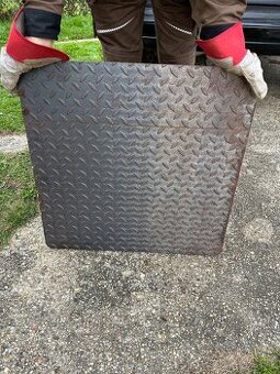 Predam oceľovú platnu / poklop na šachtu