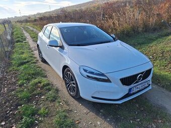 Volvo V40 D3;  2.0 diesel;  Manual;  r.v. 2018;  Bratislava