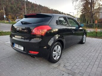 Kia Ceed  2.0 CRDi  103Kw 3dv R.V 2008 Nová STK/EKA 2027