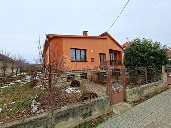 Ponúkam na predaj 4i rodinný dom v Lúčnici nad Žitav…