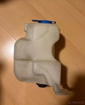 Nádržka ostrekovačov Golf IV