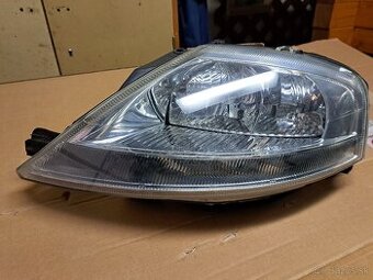 Predne svetlo na Citroen C3 2006