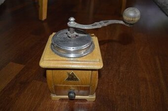 predam krasny starozitny mlyncek na kavu Wendl