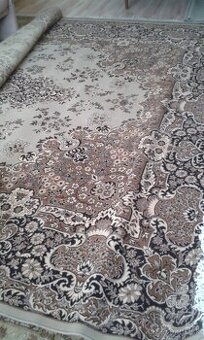 Kusový klasický koberec