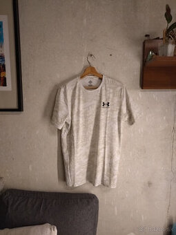 tricko kremove Under Armour vel. M ,povodna cena: 26€,-