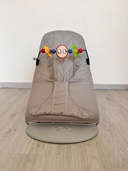 Babybjörn Bliss Sand Grey Woven, tmavo sivá konštrukcia