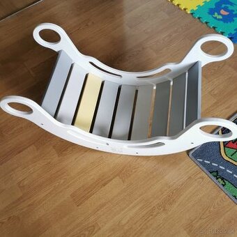 Montessori hojdačka s mäkkou vložkou