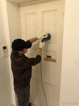 Renovacia drevených povrchov -dveri,okien ,nábytku .