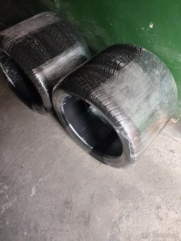 Yokohama Advan Winter zimné 215/65 R 17