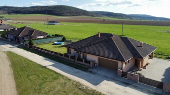 Rodinný dom snov v Košeci – priestranný bungalov s dvojgaráž