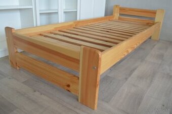 Drevená posteľ s roštom