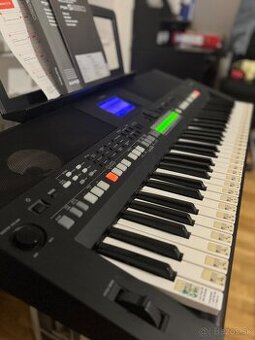 Yamaha psr s650