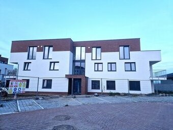 NOVOSTAVBA - 3-izb.BEZBARIÉROVÝ byt so záhradkou v Senci.