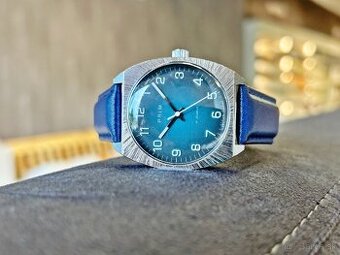 Československé mechanické vintage retro hodinky PRIM Modré
