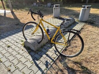recyklovaný žltý bicykel
