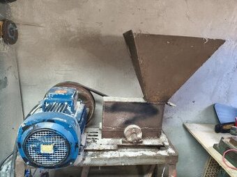 Kladivkovy elektromotor