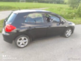 Predám Toyotu Auris 2,0D