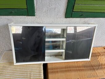 Biela plastová skrinka