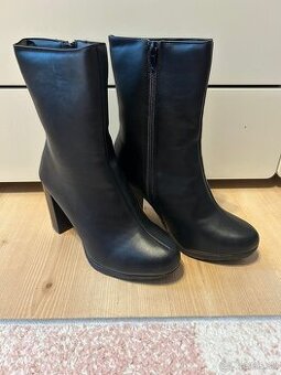 Nové čierne čižmičky veľ. 36