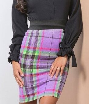farebna károvana sukňa,S+ čierny elasticky opasok, Nová
