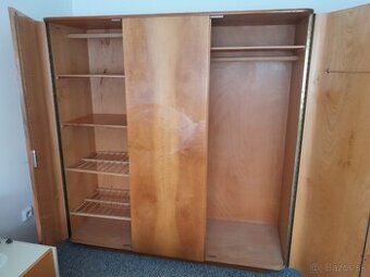 Predám starożitnu skriňu z ČSSR.