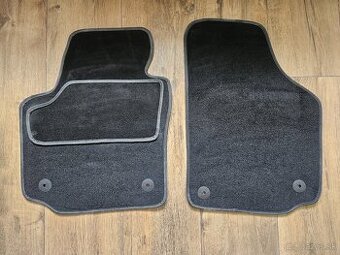 Predám tieto predné koberce na seat leop 1P