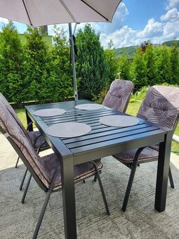 Predám záhradný jedálenský stôl