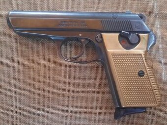 Samonabíjacia pištoľ CZ 70