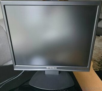 Monitor 17" Hyundai X73S s repro, plne funkčný