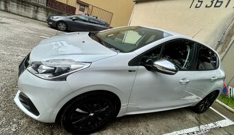 Predám auto Peugeot 208 vo výbornom stave s nízkou spotrebou