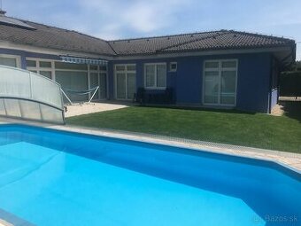 Predám 4izb bungalow,veľká garáz, veľký prestrešený bazén