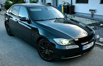 BMW E90 320i