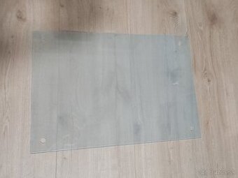 Sklenená zástena na kuchynskú linku